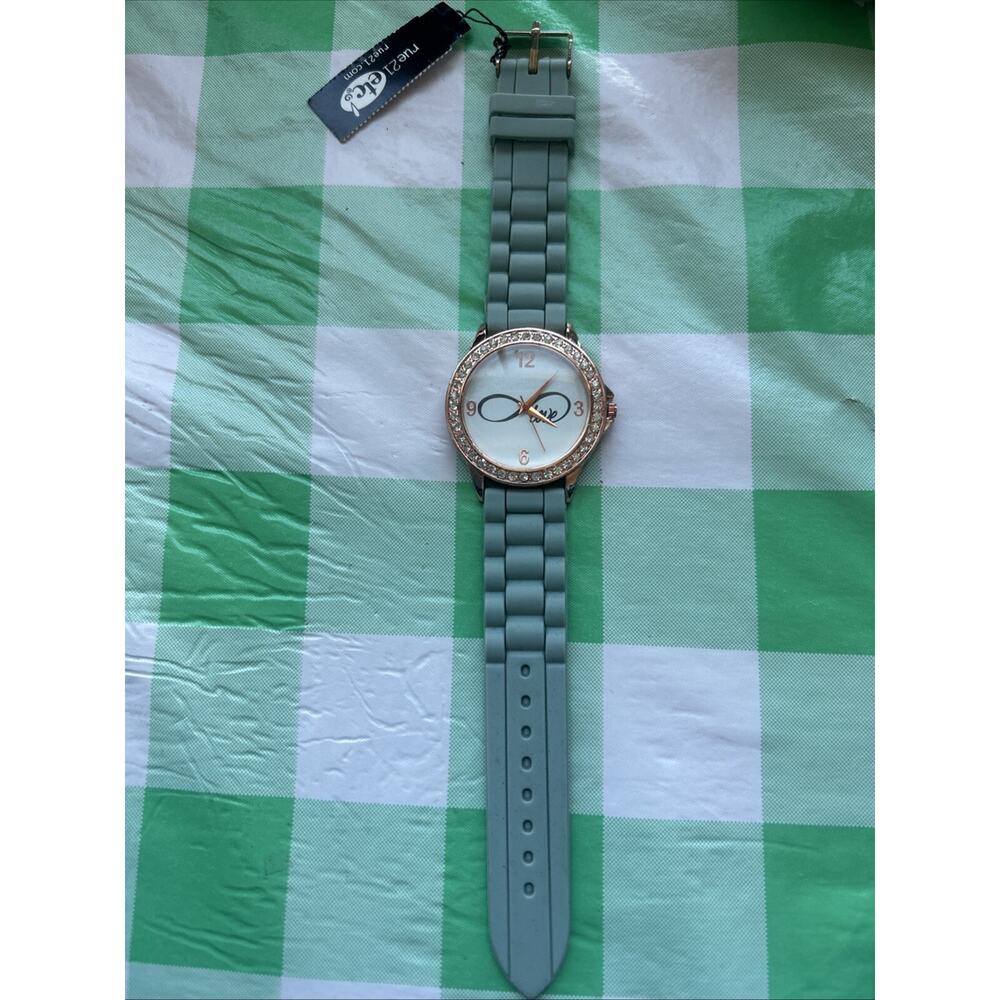 Love Rose Gold Gray Band Women’s Quartz Watch - Picture 2 of 8